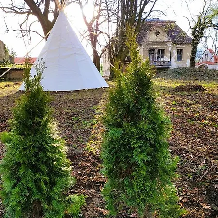 Chateau Moravany - Apartmany, Teepee A Wellness *
