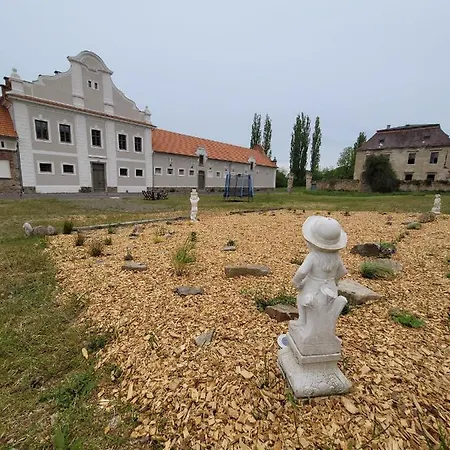 Chateau Moravany - Apartmany, Teepee A Wellness