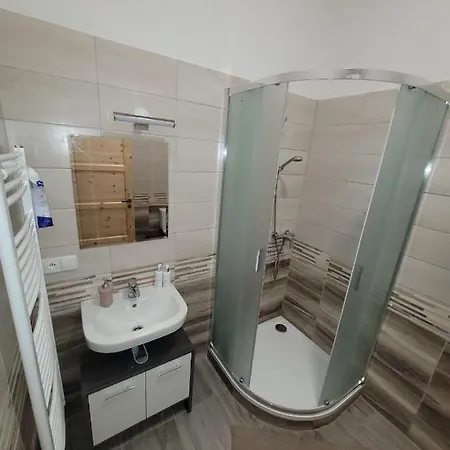 Chateau Moravany - Apartmany, Teepee A Wellness * Ronov Nad Doubravou