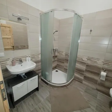 Chateau Moravany - Apartmany, Teepee A Wellness *