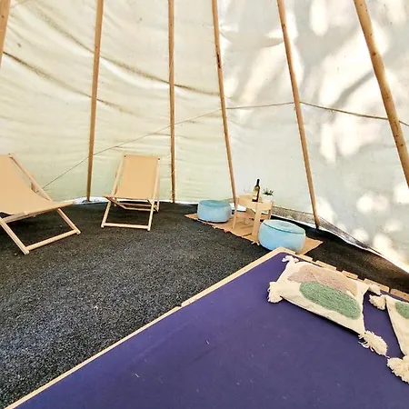 Holiday park Chateau Moravany - Apartmany, Teepee A Wellness *