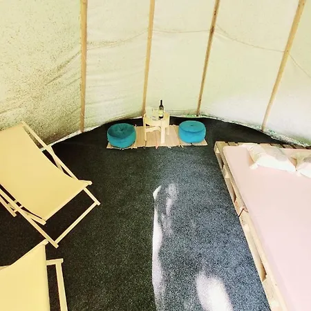 Chateau Moravany - Apartmany, Teepee A Wellness Hotel