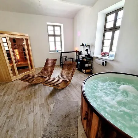 Chateau Moravany - Apartmany, Teepee A Wellness Hotel *