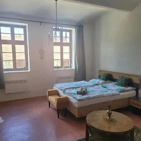 Chateau Moravany - Apartmany, Teepee A Wellness * Ronov Nad Doubravou