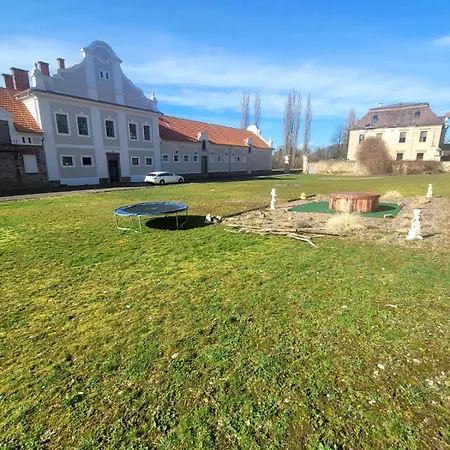 Chateau Moravany - Apartmany, Teepee A Wellness Ronov Nad Doubravou