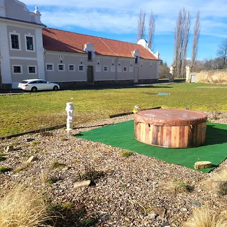 Hotel Chateau Moravany - Apartmany, Teepee A Wellness *